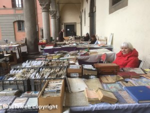 Viterbo - Il mercatino Paper only
