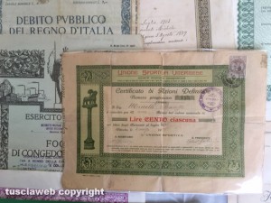 Viterbo - Il mercatino Paper only