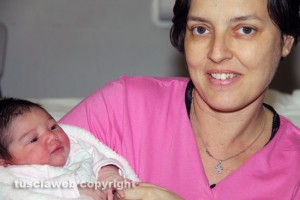 Ultima nata nella Tuscia del 2015 - Zoe Obinu con mamma Arianna Bonaventura