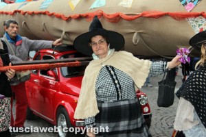 Viterbo - La calza della Befana più lunga del mondo 2016