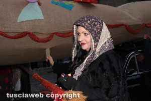 Viterbo - La calza della Befana più lunga del mondo 2016