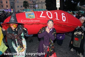 Viterbo - La calza della Befana più lunga del mondo 2016