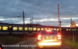 Corchiano - Il passaggio a livello con le barriere non funzionanti