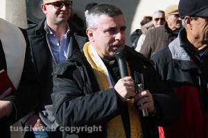 Viterbo - Don Alfredo alla benedizione degli animali