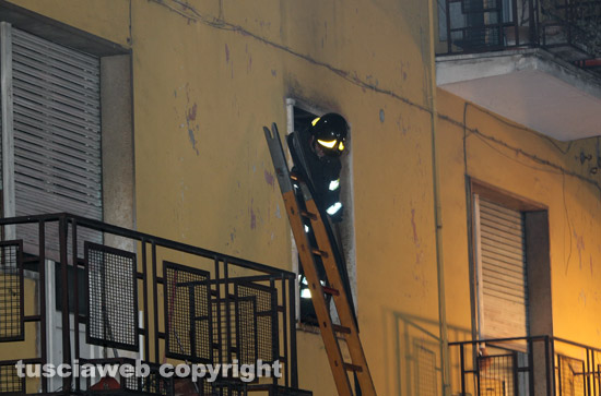 Viterbo - Via Marini - L'intervento dei vigili del fuoco