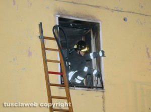Viterbo - Via Marini - L'intervento dei vigili del fuoco