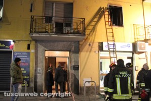 Viterbo - Via Marini - L'intervento dei vigili del fuoco