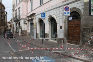 Viterbo - Piazza Fontana grande - Intervento dei vigili del fuoco - L'area transennata