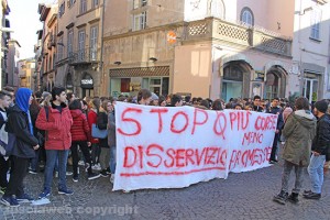 Viterbo - La protesta degli studenti contro Cotral
