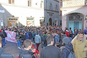 Viterbo - La protesta degli studenti contro Cotral