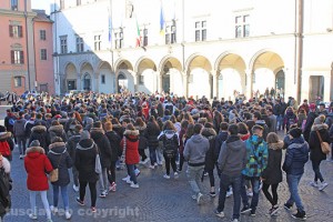 Viterbo - La protesta degli studenti contro Cotral