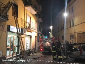 Viterbo - Via Marini - L'intervento dei vigili del fuoco