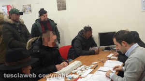Pd - La fila per il tesseramento al circolo di via Saffi