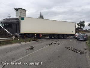 Sutri - Incidente sulla Cassia -  Coinvolte due auto e un tir