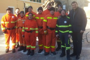 Ischia di Castro - Le celebrazioni per Sant'Antonio abate - Il sindaco con i volontari della protezione civile