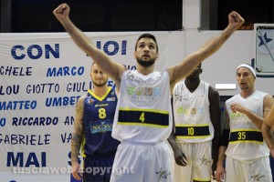 Sport - Pallacanestro - Stella azzurra - L'esultanza di Michele Peroni