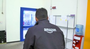 Marco Mengoni corriere Amazon per i fan 