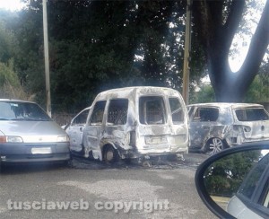 Grotte di Castro - Le auto incendiate