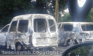 Grotte di Castro - Le auto incendiate