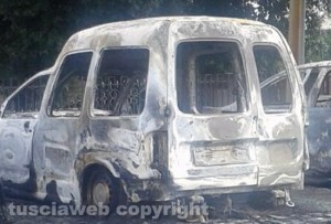 Grotte di Castro - Il furgone incendiato