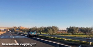 Vetralla - Auto in fiamme sulla superstrada