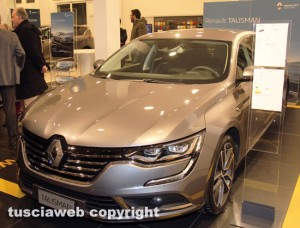 Viterbo - La Renault Talisman nella concessionaria Regie Auto