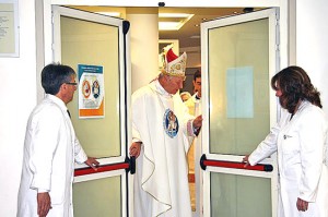 Viterbo - L'apertura della “Porta Santa” della misericordia a Villa Rosa