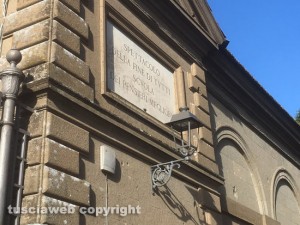 Viterbo - I nuovi lampioni del cimitero di San Lazzaro
