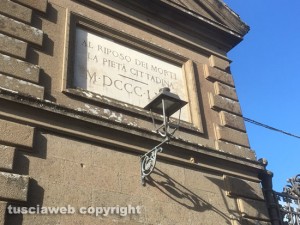 Viterbo - I nuovi lampioni del cimitero di San Lazzaro