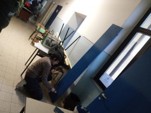Ronciglione - Scuola media Virgili - Mamme e papà ritinteggiano le aule
