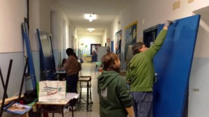 Ronciglione - Scuola media Virgili - Mamme e papà ritinteggiano le aule