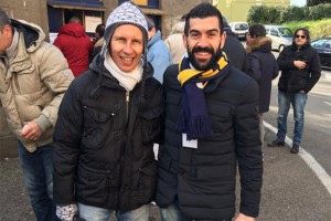 Viterbo - Cristiano Militello all'ingresso del Rocchi, con l'addetto stampa della Viterbese Alessandro Ursini
