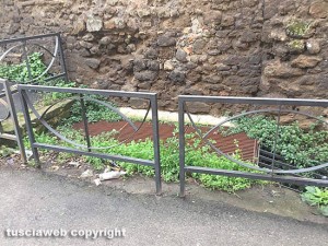 Ronciglione - Discarica a cielo aperto in via delle Cartiere