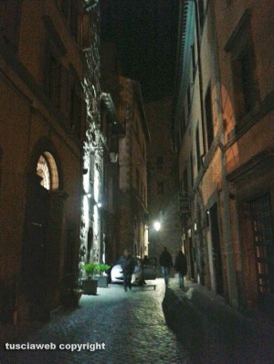 Viterbo - Via San Lorenzo al buio