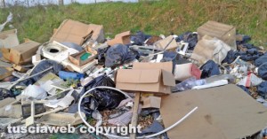Viterbo - Discarica a cielo aperto in località Acquabianca