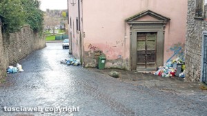 Viterbo - Rifiuti in via Faul
