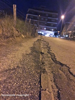 Viterbo - Marciapiedi inesistenti in via dei Monti Cimini
