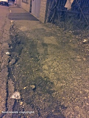Viterbo - Marciapiedi inesistenti in via dei Monti Cimini