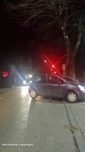 Viterbo - Parcheggio selvaggio in viale Trieste