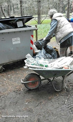Viterbo - Il percorso ginnico della forestale viene ripulito