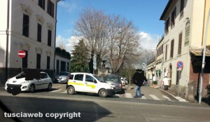 Parcheggio sulle strisce pedonali alla Quercia