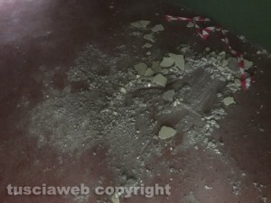 Viterbo Teatro Genio - I calcinacci caduti dal soffitto