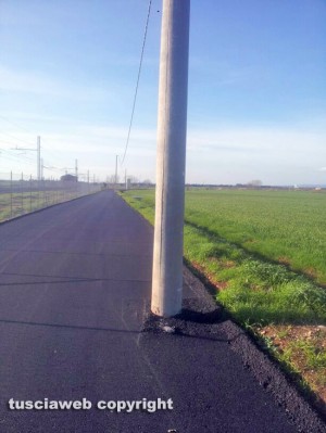 Tarquinia - Un palo in mezzo alla strada