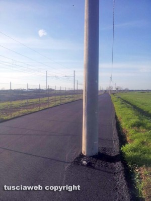 Tarquinia - Un palo in mezzo alla strada