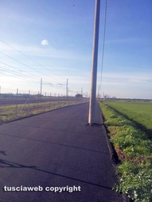 Tarquinia - Un palo in mezzo alla strada
