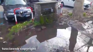 Viterbo - Porta Fiorentina - L'acqua che fuoriesce dall'idrante