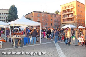 Viterbo - Il mercatino dell'antiquariato al Sacrario