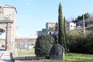 Viterbo - Il monumento ai Caduti delle foibe