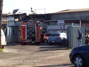 Tarquinia - L'officina distrutta dalle fiamme 