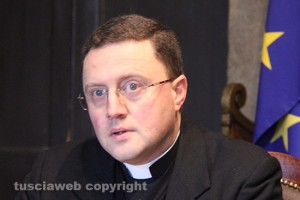 Viterbo - Il vicario generale della Diocesi don Luigi Fabbri